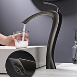 Hochwertige Waschbeckenarmatur in glänzender Chromausführung mit Mischfunktion und Einhandsteuerung