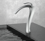 Hochwertige Waschbeckenarmatur in glänzender Chromausführung mit Mischfunktion und Einhandsteuerung