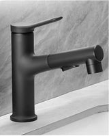 Moderne Waschbeckenarmatur mit herausziehbarem Brauseauslauf und Mischfunktion