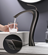 Hochwertige Waschbeckenarmatur in glänzender Chromausführung mit Mischfunktion und Einhandsteuerung